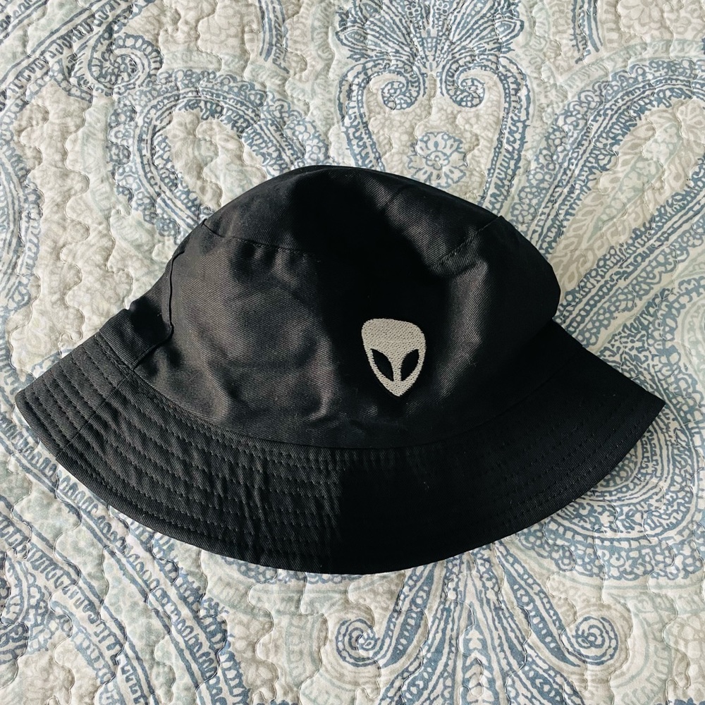Black Bucket Hat Alien Logo Adult Size New Never Worn